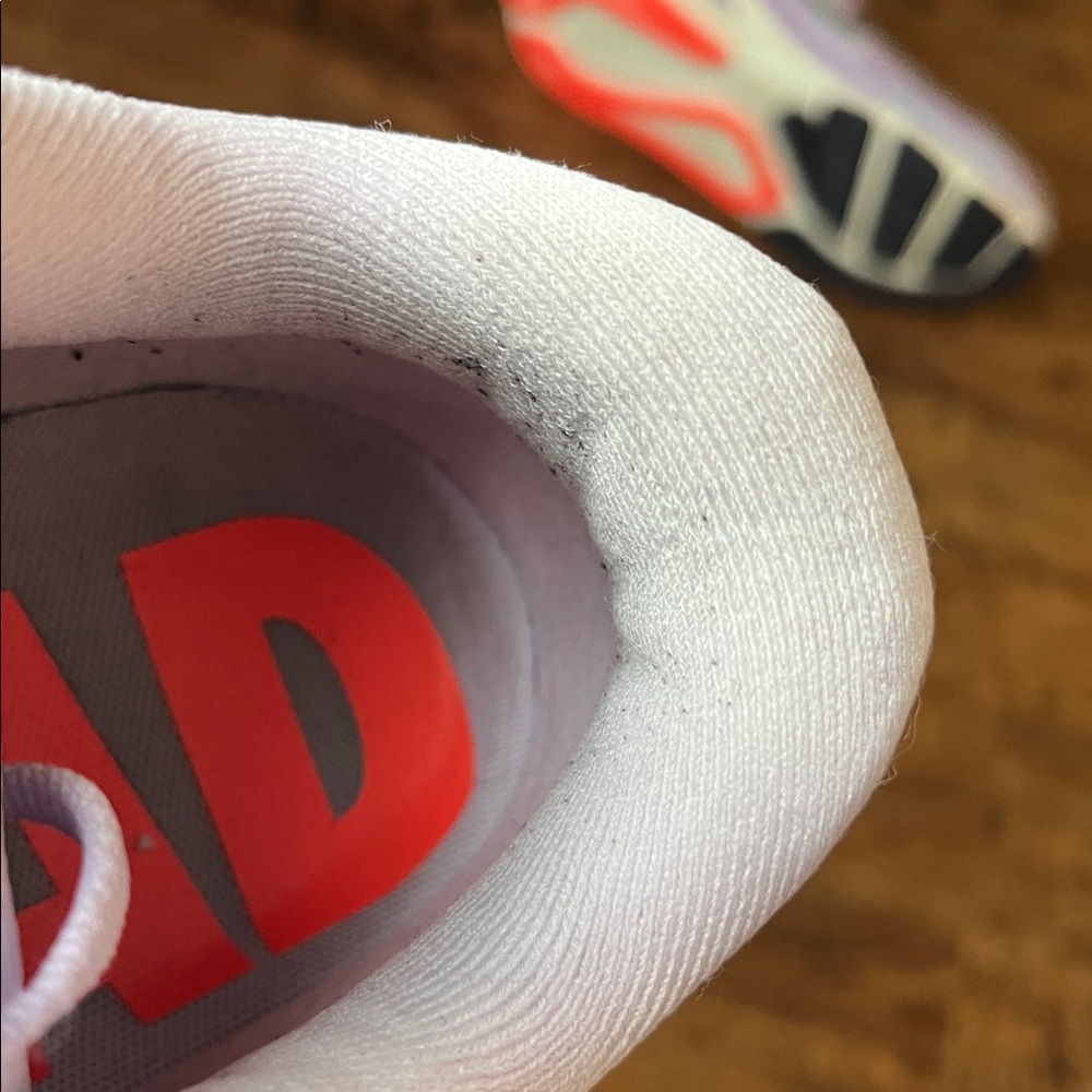 Like New Nike Run Structure 26 Running Shoes - Picture 8 of 12